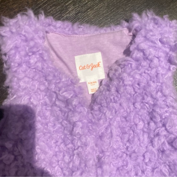 Cat & Jack Girls Lavender Fur Vest size 6/6x - Picture 5 of 5